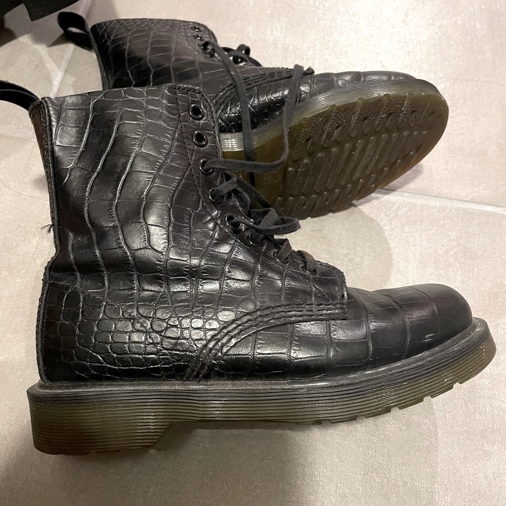 Dr martens very rare croc print